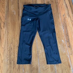 Women’s black Under Armour capris